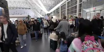 When will TSA lines go back to normal? Travelers may face delays for days or weeks